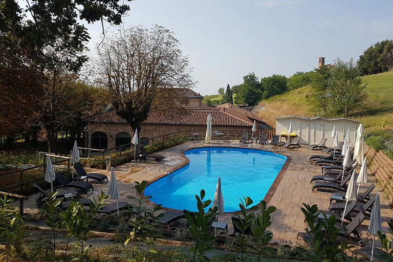 Relais SantUffizio Lavignia Outdoor swimming pool in the hotel