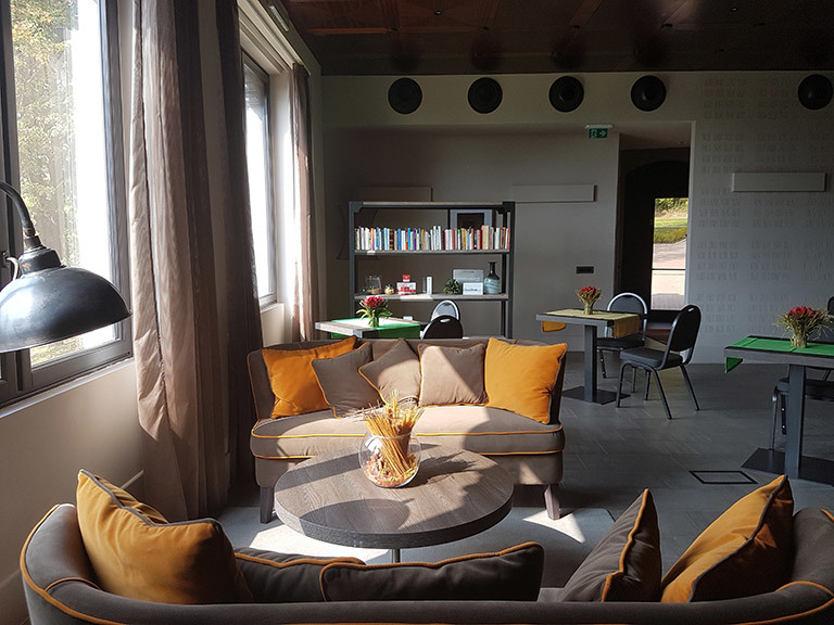 Enjoy The Social Space At The Casa Moonfra By Sant uffizio