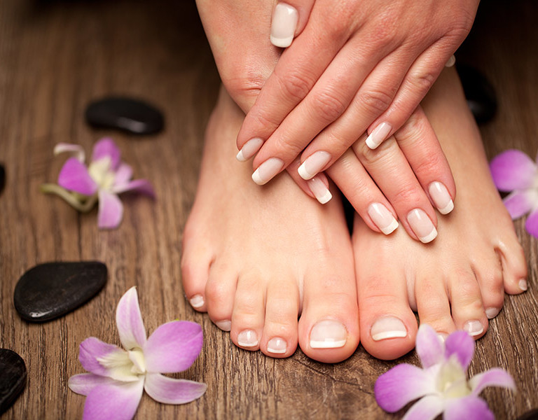 Manicure-and-pedicure-at-the-wellness-and-spa-hotel-in-Piedmonte-and-Asti-Italy